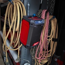 Radio budowalne z funkcją ładowania Milwaukee M12 RCDAB+0