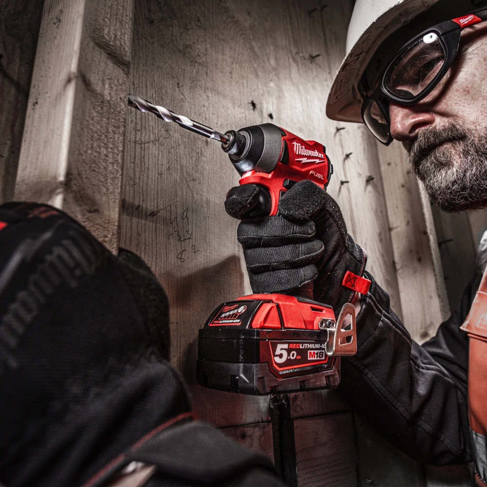 Wkrętarka Milwaukee M18 FUEL w akcji