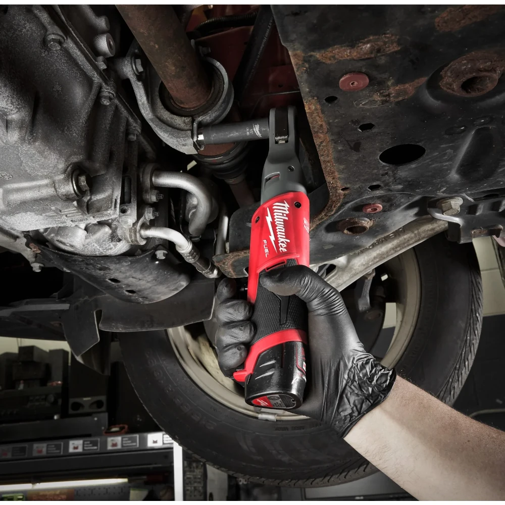 Wkrętarka Milwaukee M18 FUEL w akcji