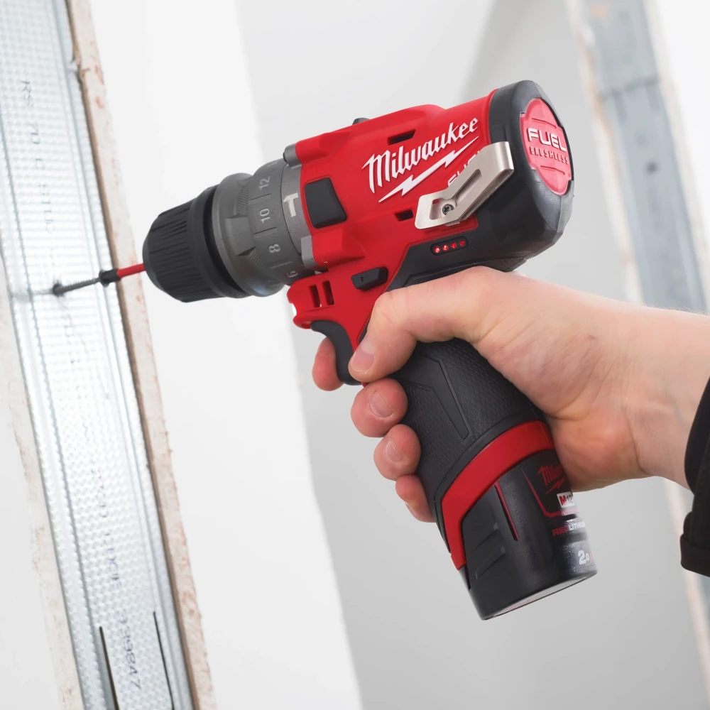 Wkrętarka Milwaukee M18 FUEL w akcji