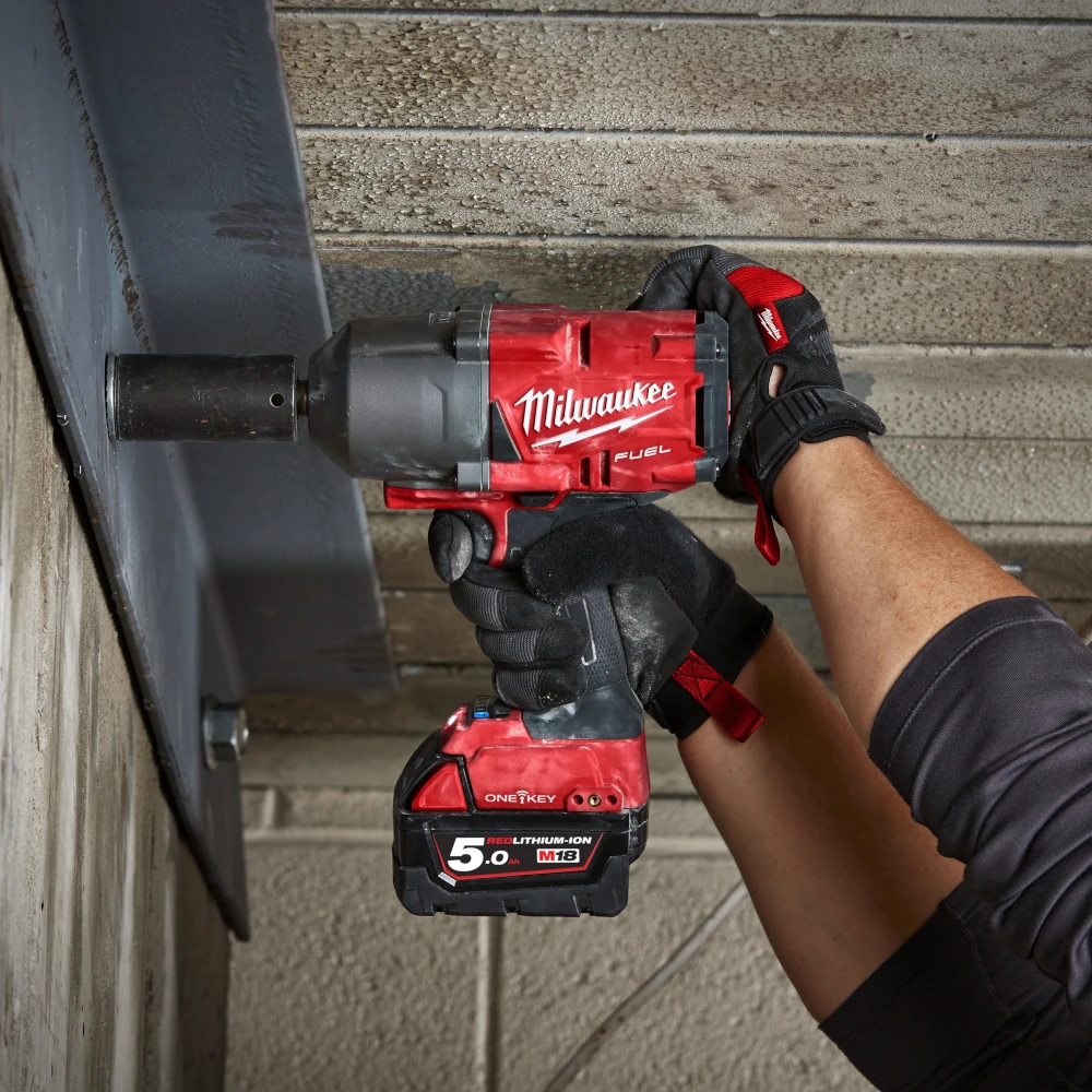 Wkrętarka Milwaukee M18 FUEL w akcji